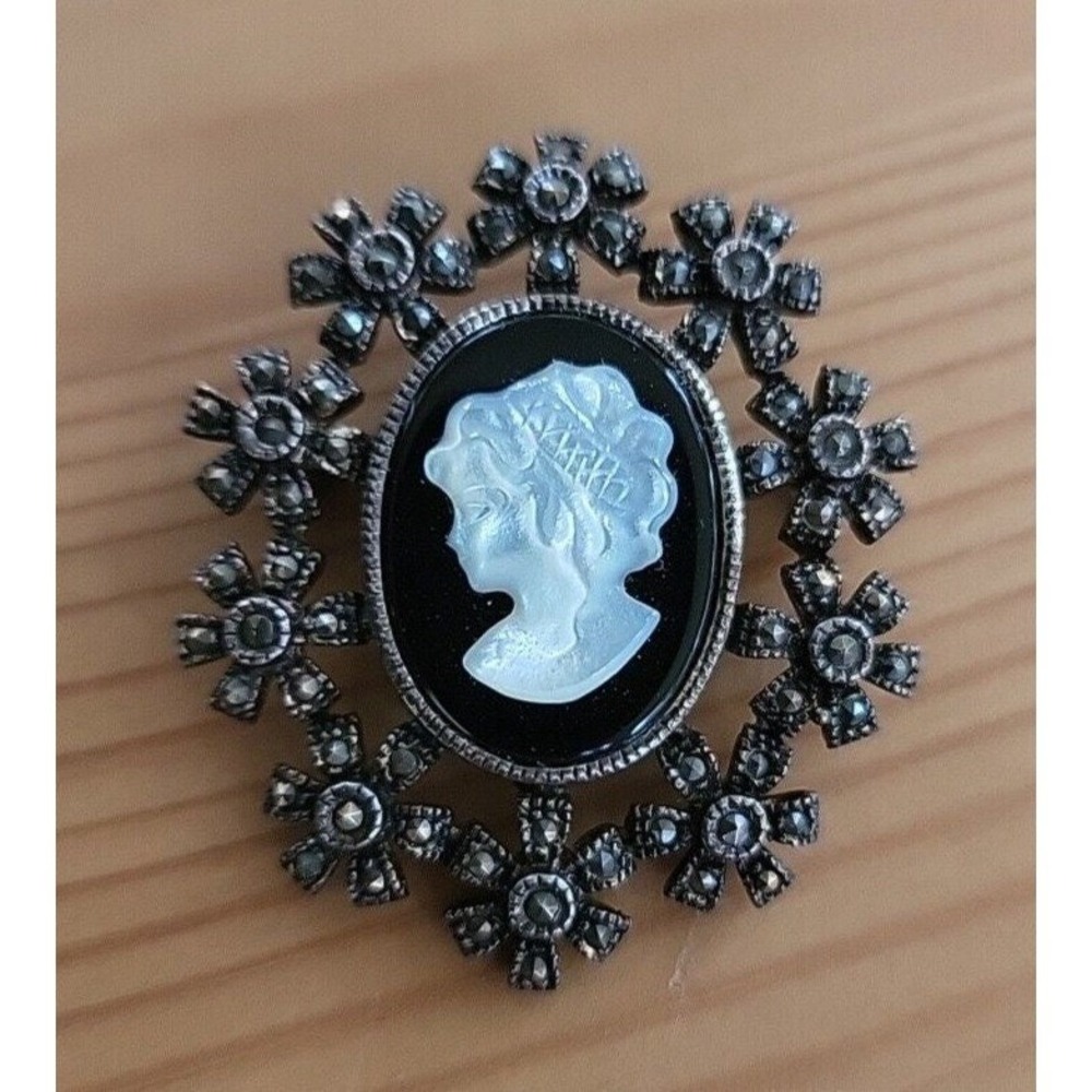 Vintage 925 Sterling Mother of Pearl Cameo Marcasite Brooch Pendant Pin